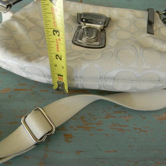 COACH Signature LOGO CANVAS/LEATHER POPPY SILVER/BEIGE Swingpack CROSSBODY BAG - Picture 5 of 10